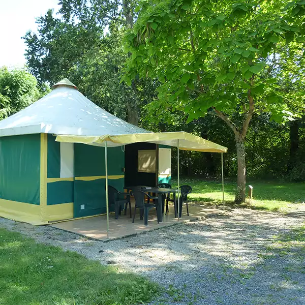 Bungalows toilés avec sanitaires dans le Val de Loire