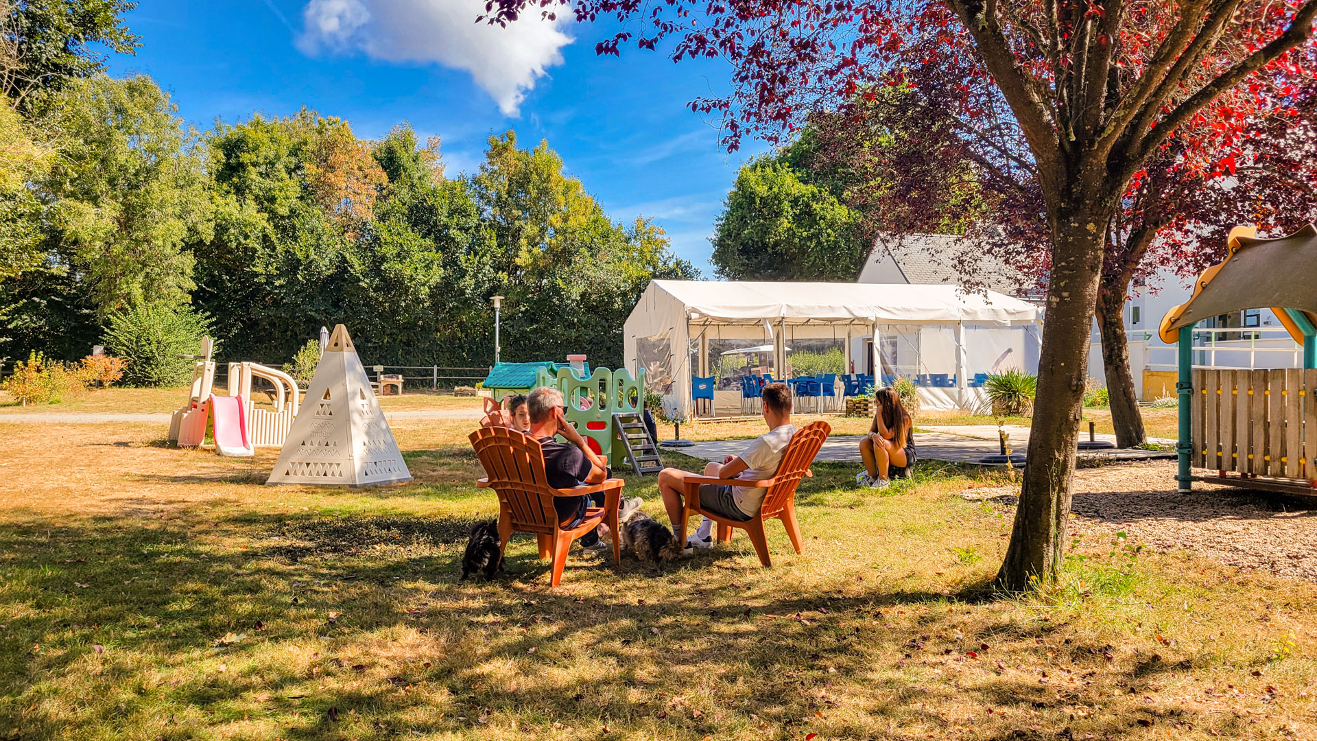 aire extérieur la fritillaire camping