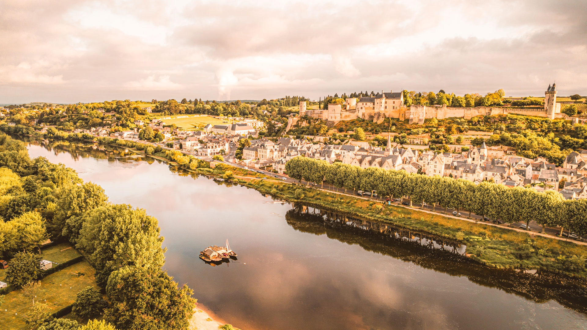 Chinon : la ville, la forteresse et la Vienne