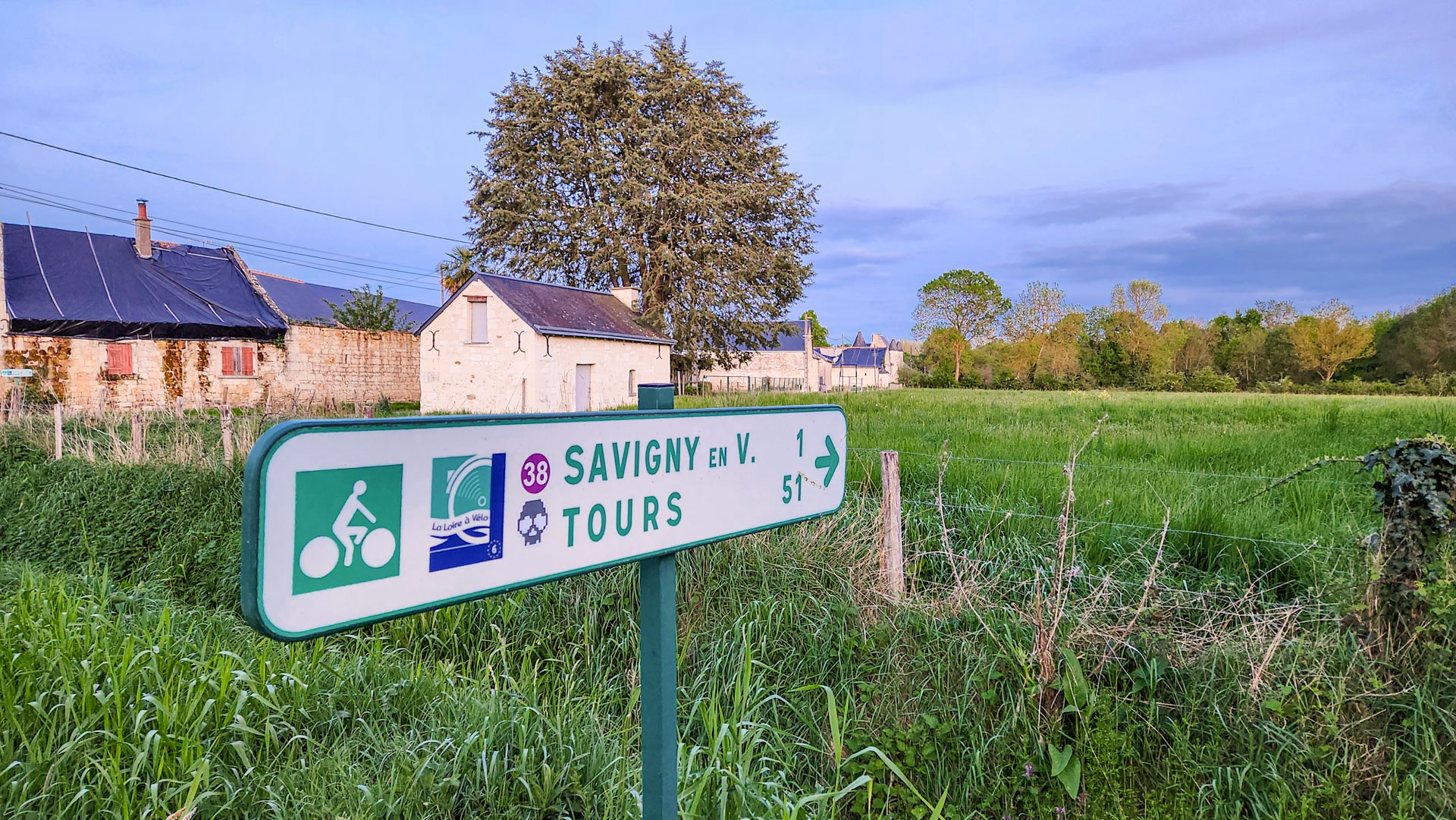 piste cyclable loire savigny tours vélo fritillaire